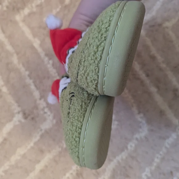 EUC Kids 12c 13c 30/31 Hard Sole Grinch Slippers Green Dr seuss Christmas 3d hat - Picture 3 of 6